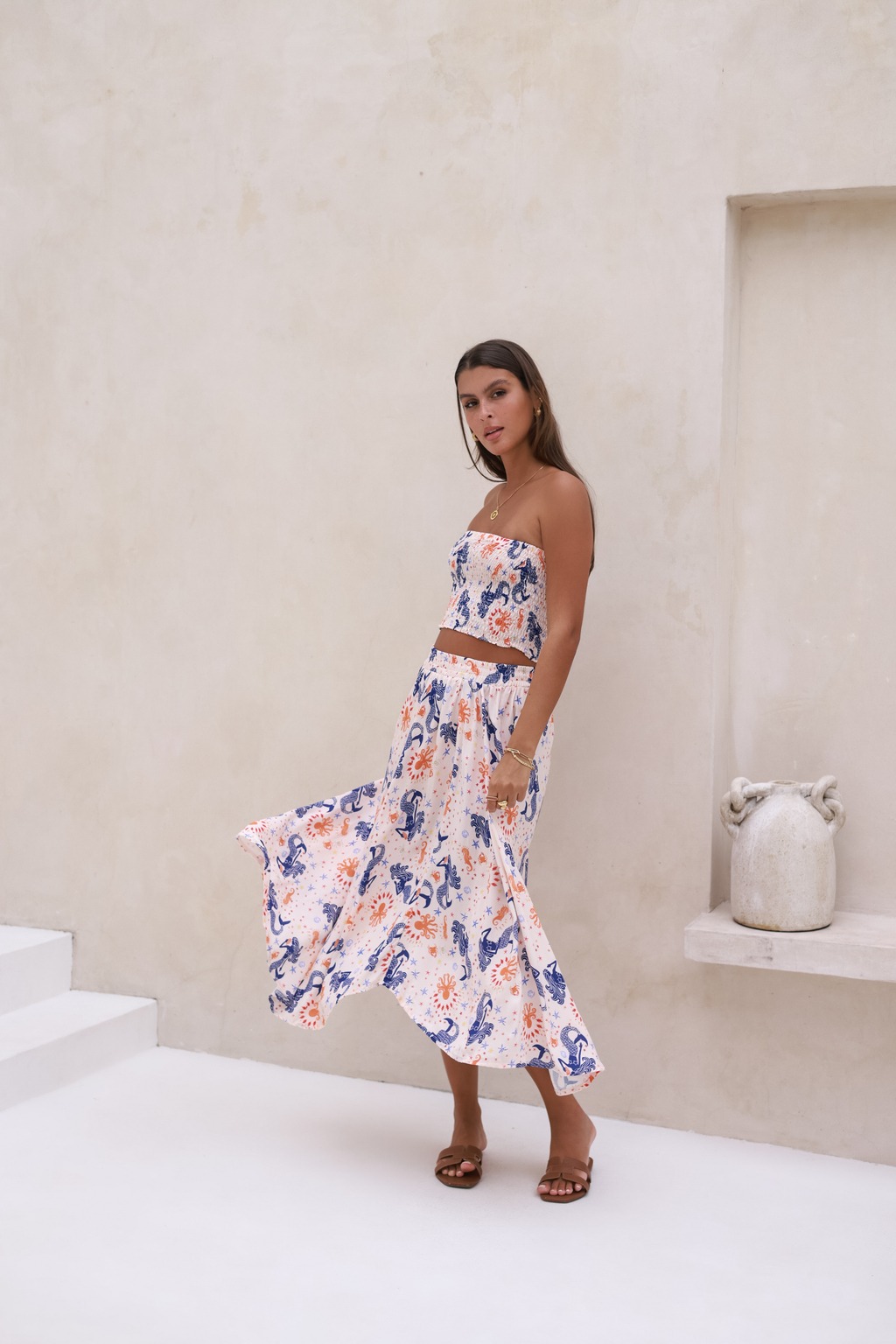 Dicas de moda: como montar looks incríveis com saias midi e longas!