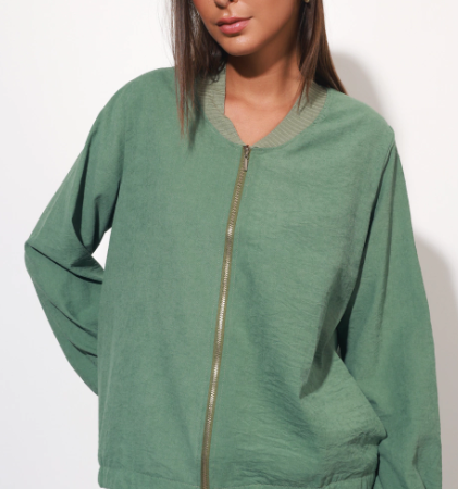 Esquente o estilo: do casaco de moletom feminino ao conjunto cropped