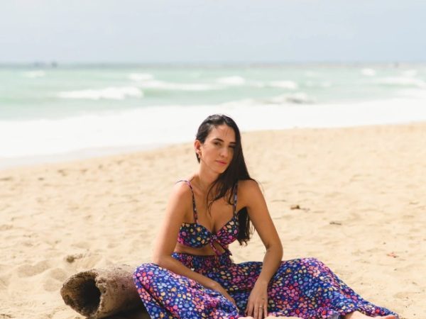 Calça Pantalona para a praia: descubra como arrasar com essa tendência